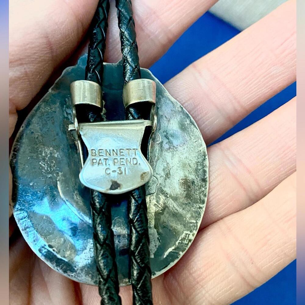 🚫SOLD OUT🚫 Vintage Turquoise Bolo Tie Signed SW |Silver |Bennett Patent - Picture 5 of 9